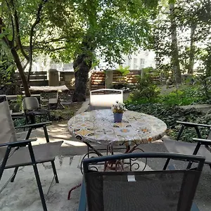 Eka's With A Beautiful Garden Тбилиси